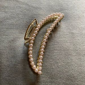 Gold Pearl Claw Clip